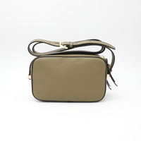 Sac caméra Lettrines à double zip en cuir grainé - Kaki