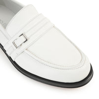 210€   Flat Moccasin