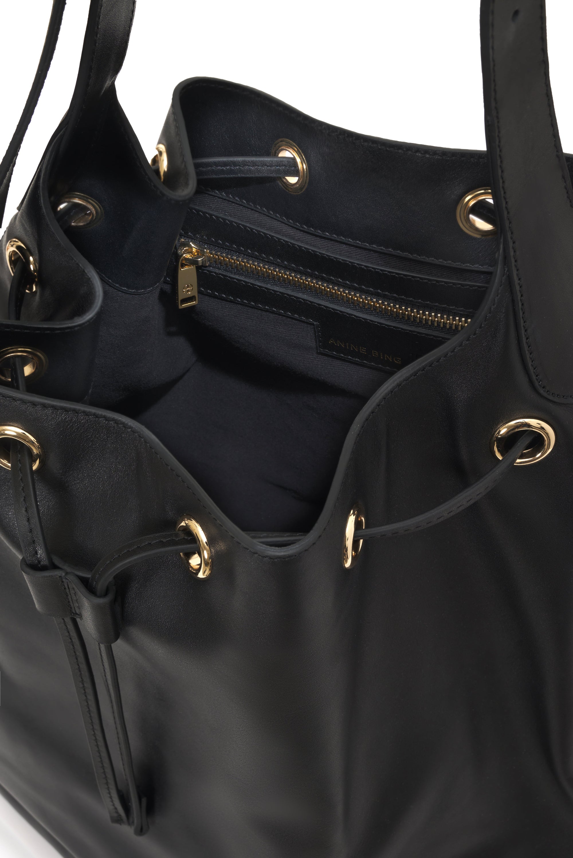 ALANA BUCKET BAG - BLACK