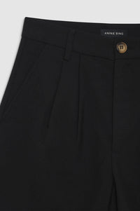 9qty NEW / CARRIE SHORT - BLACK
