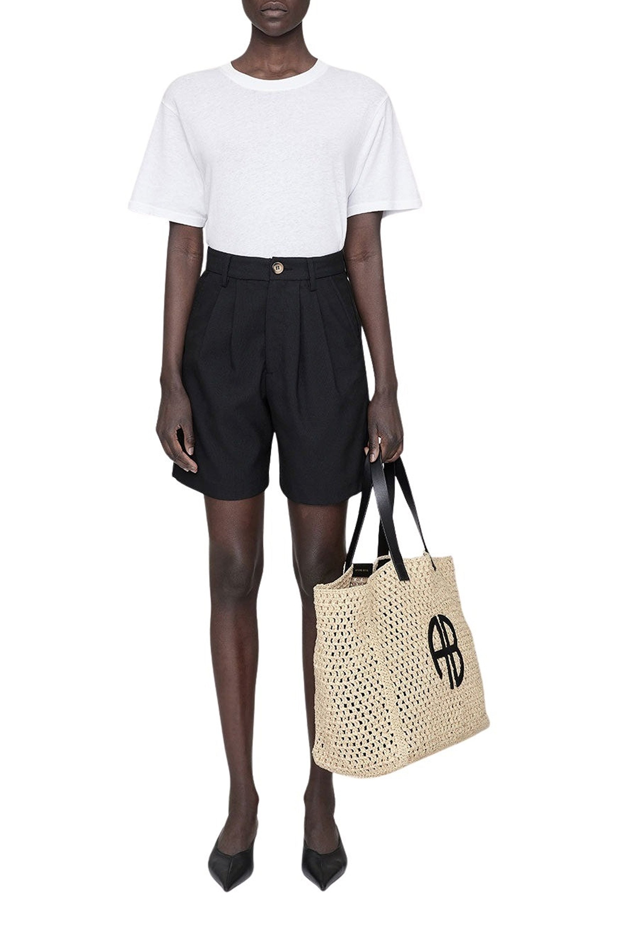 9qty NEW / CARRIE SHORT - BLACK