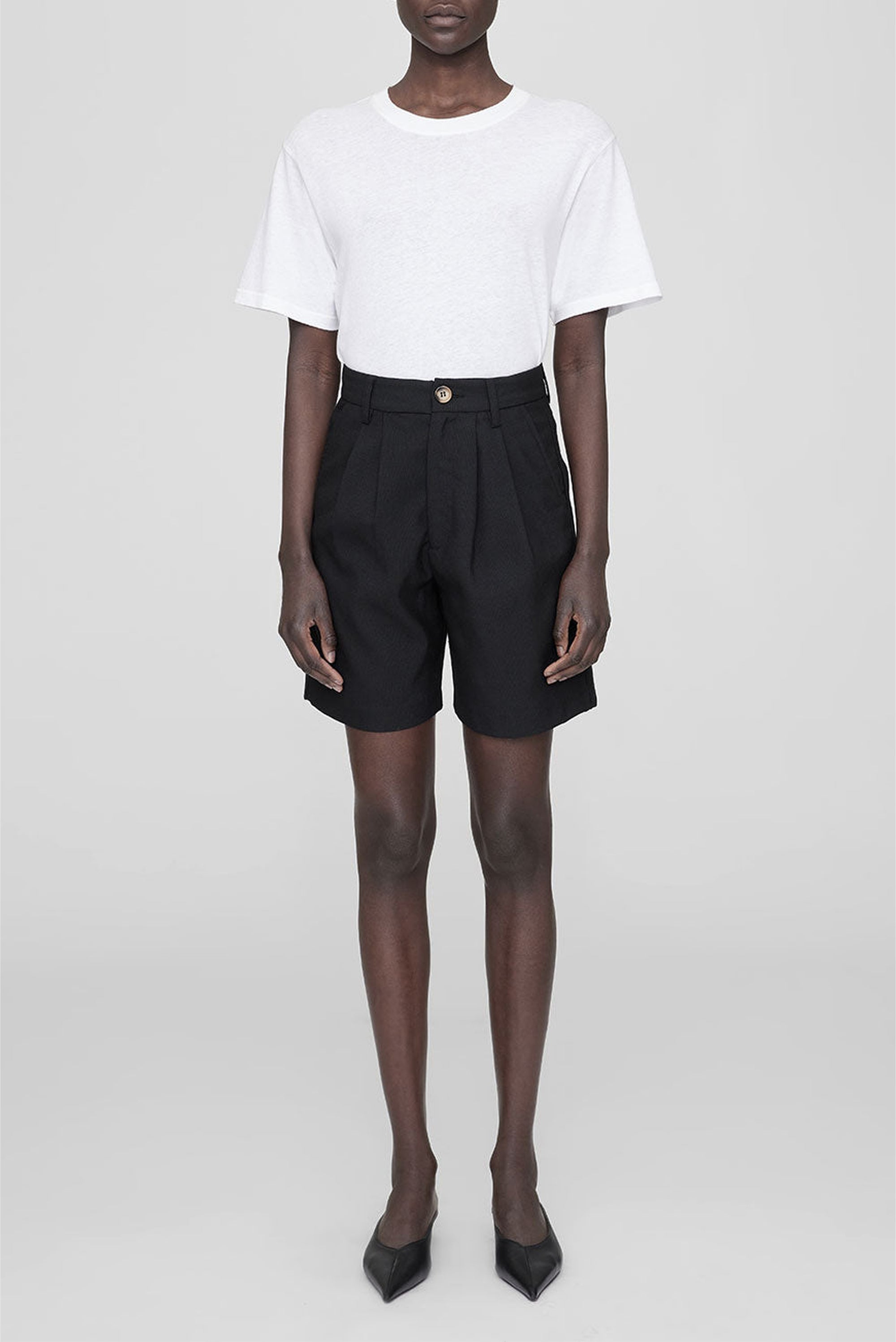 9qty NEW / CARRIE SHORT - BLACK