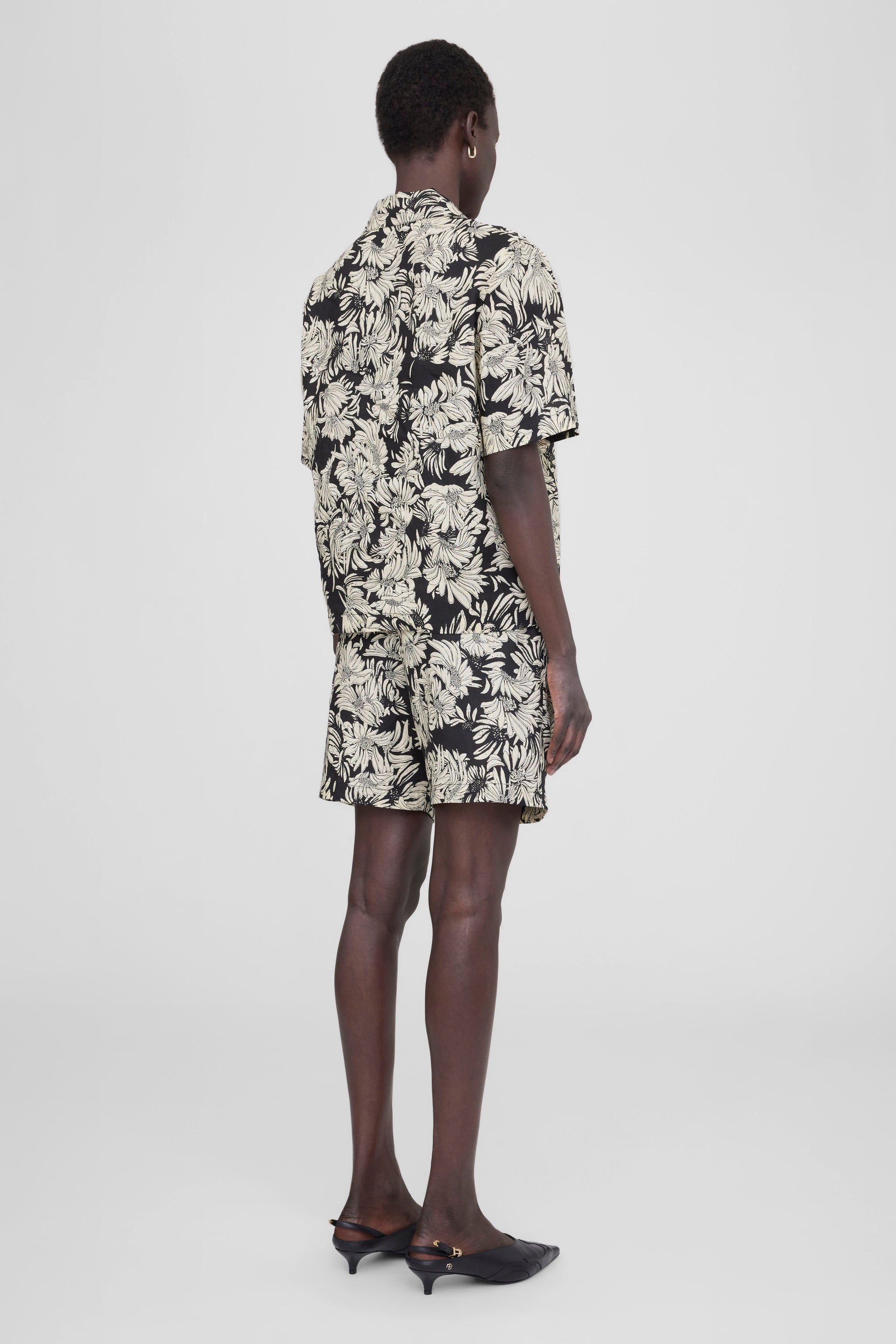 71qty RELIQUAT 65€ / HAMILTON SHIRT - BLACK FLORAL PRINT