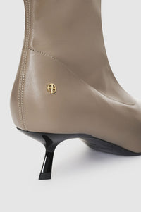 1qty NEW / HILDA BOOTS - TAUPE
