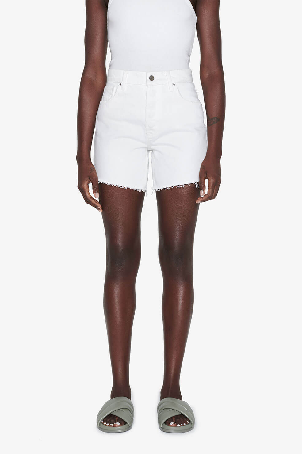 13qty NEW / KIT SHORT - OFF WHITE