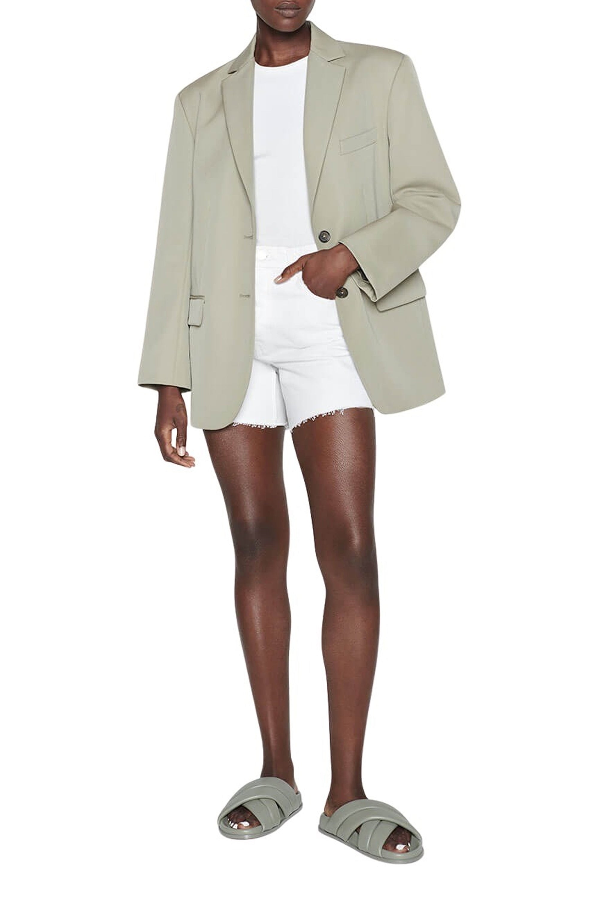 13qty NEW / KIT SHORT - OFF WHITE