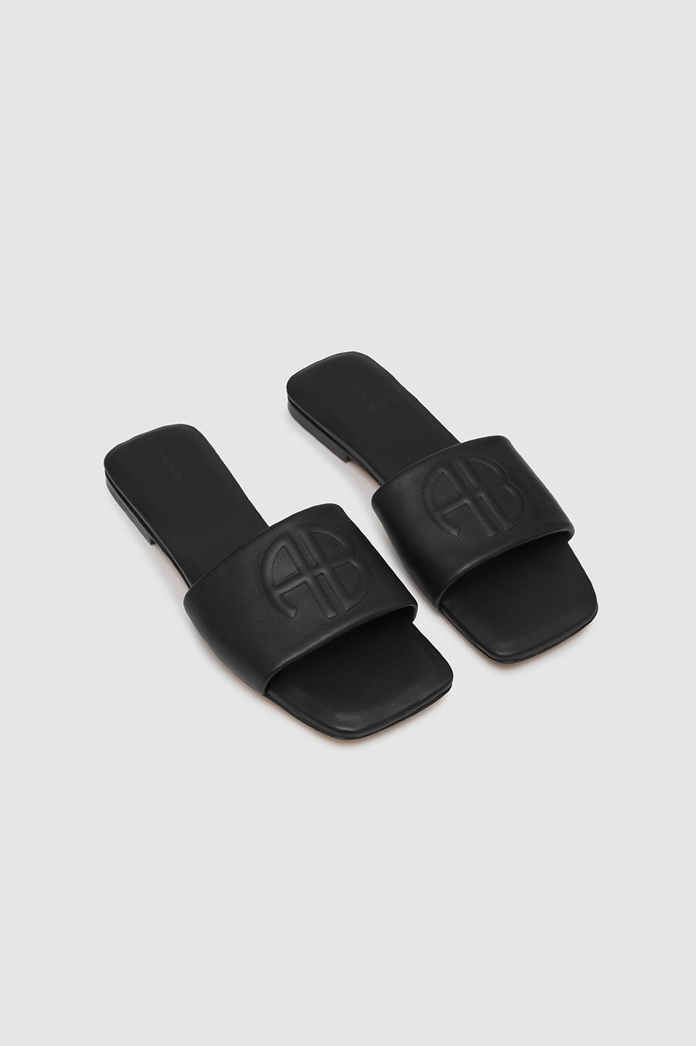 26qty NEW / RIA SLIDES - BLACK MONOGRAM