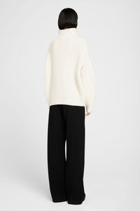 25qty NEW / SYDNEY SWEATER - CREAM