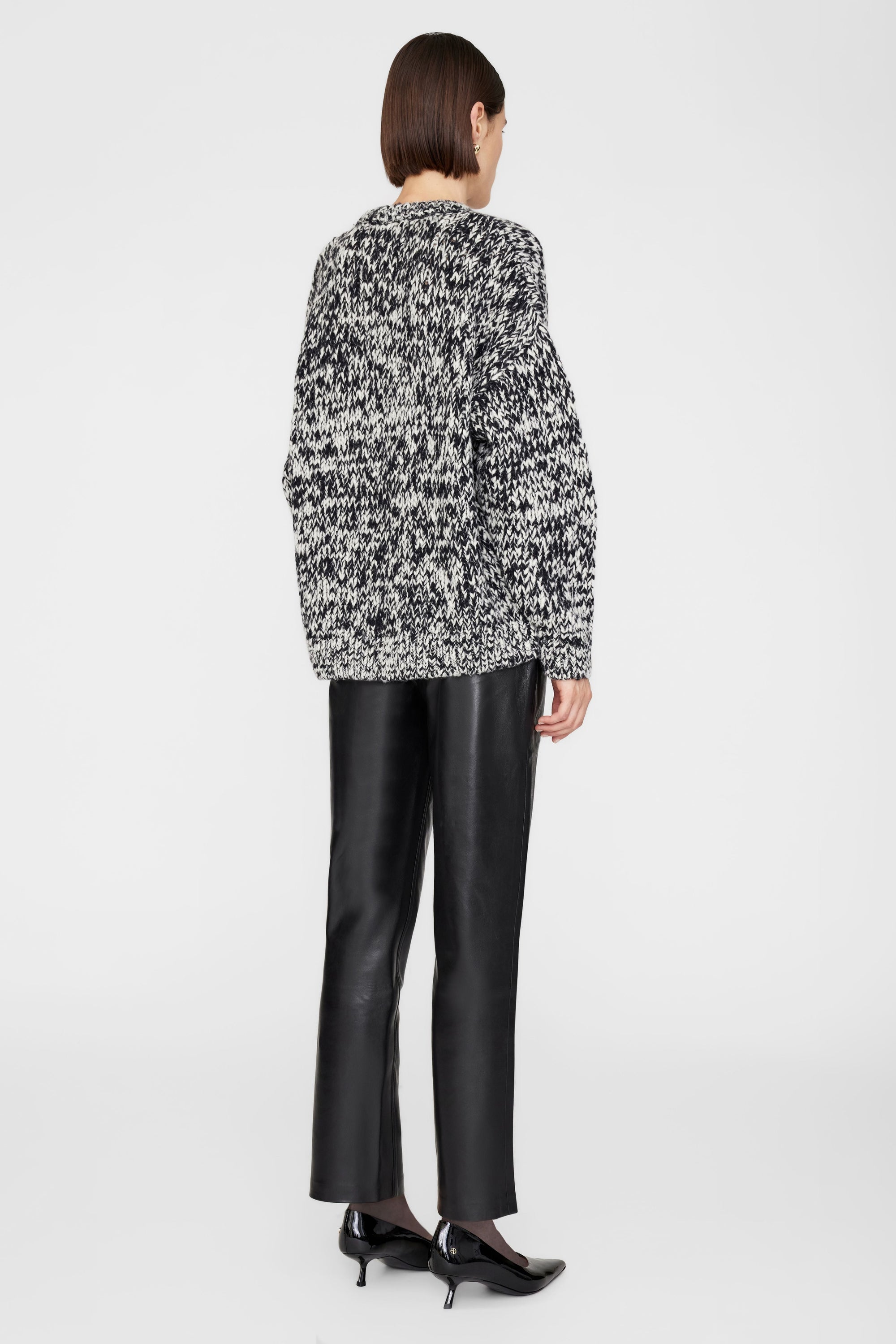 SYDNEY CREW SWEATER - BLACK AND WHITE