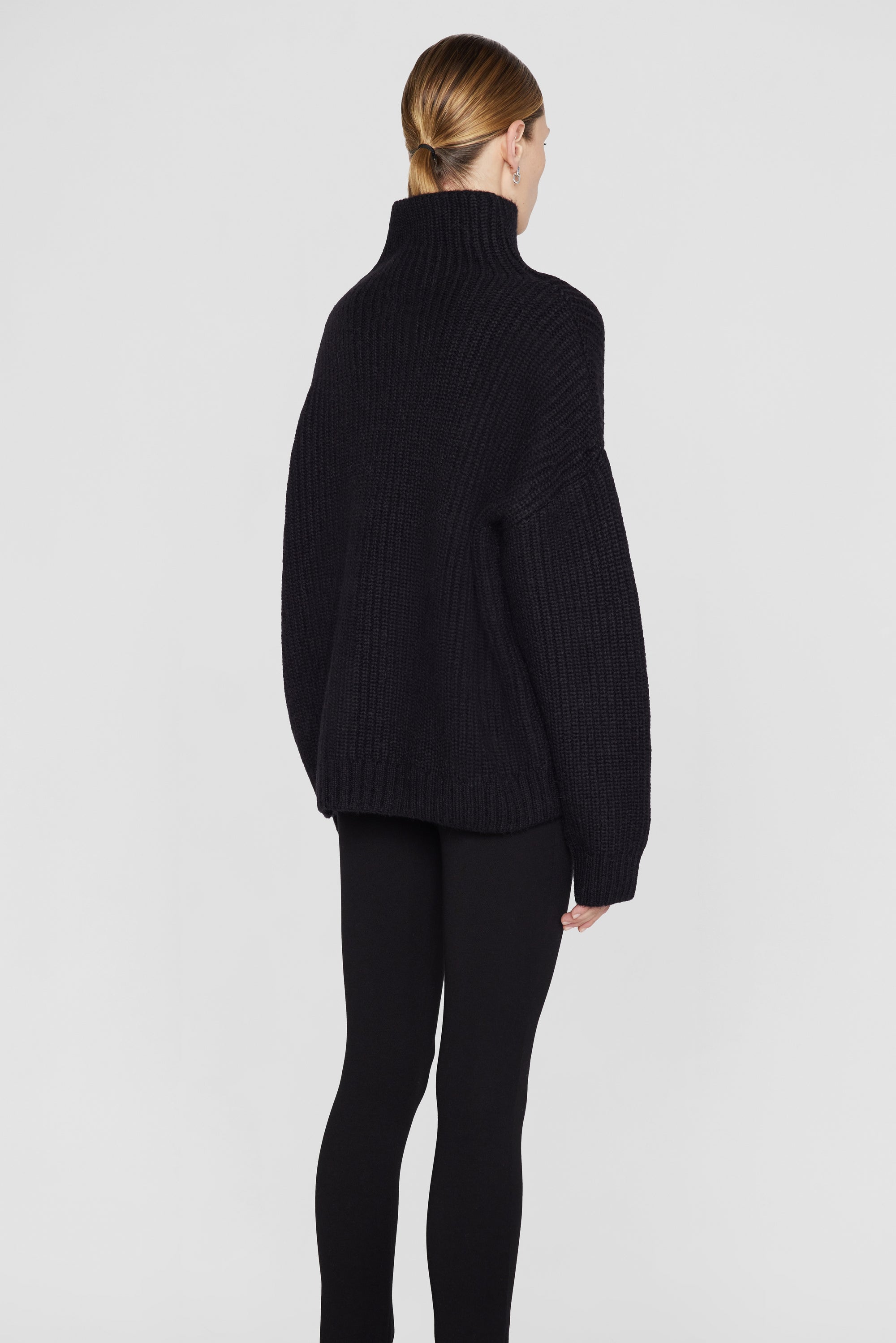24qty NEW / SYDNEY SWEATER - BLACK