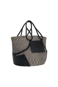 Black / En La Mar Tote Bag