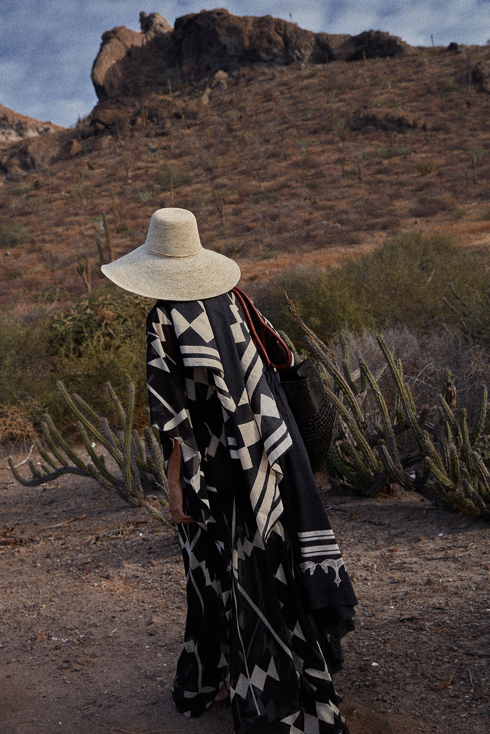 Black / Ancestral Palm Pareo