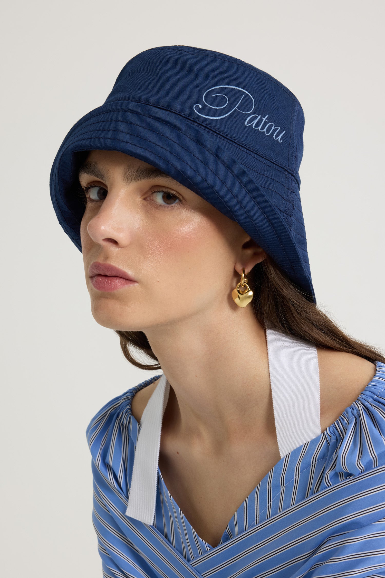 Navy Black / Bob à logo Patou brodé en coton