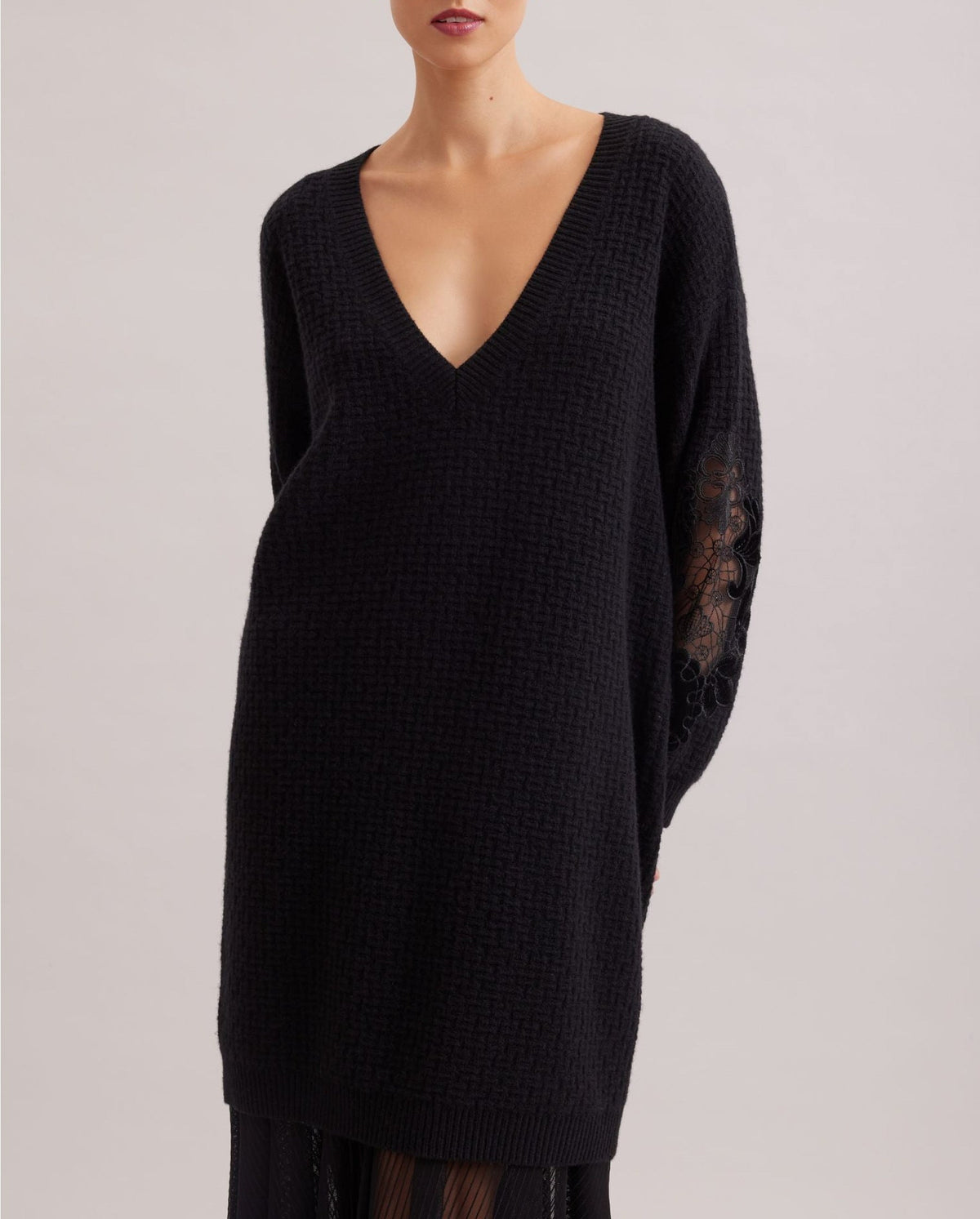 Robe Academy en laine à détails brodés - Black