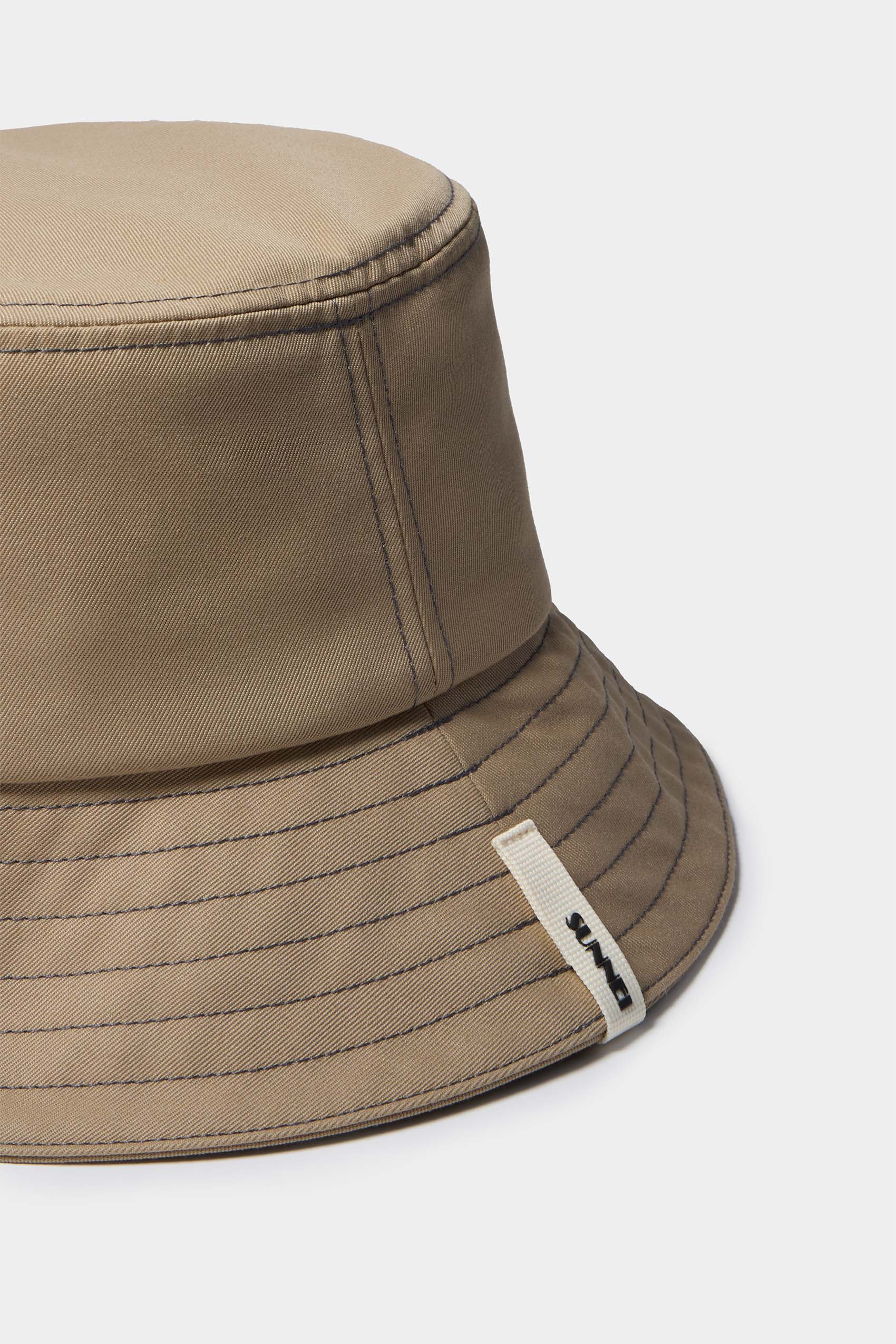 Bob with contrasting stitching - Beige