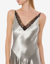 Robe longue en satin avec des empiècements en dentelle - Fantasy Ice Grey