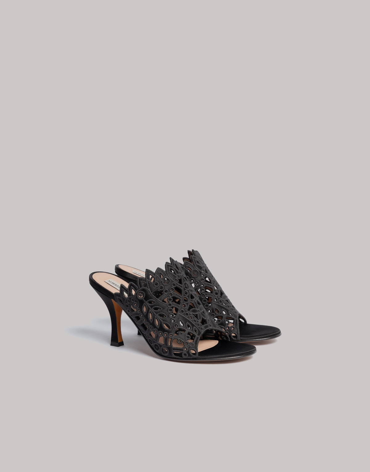 Mules en satin avec broderie anglaise - Black
