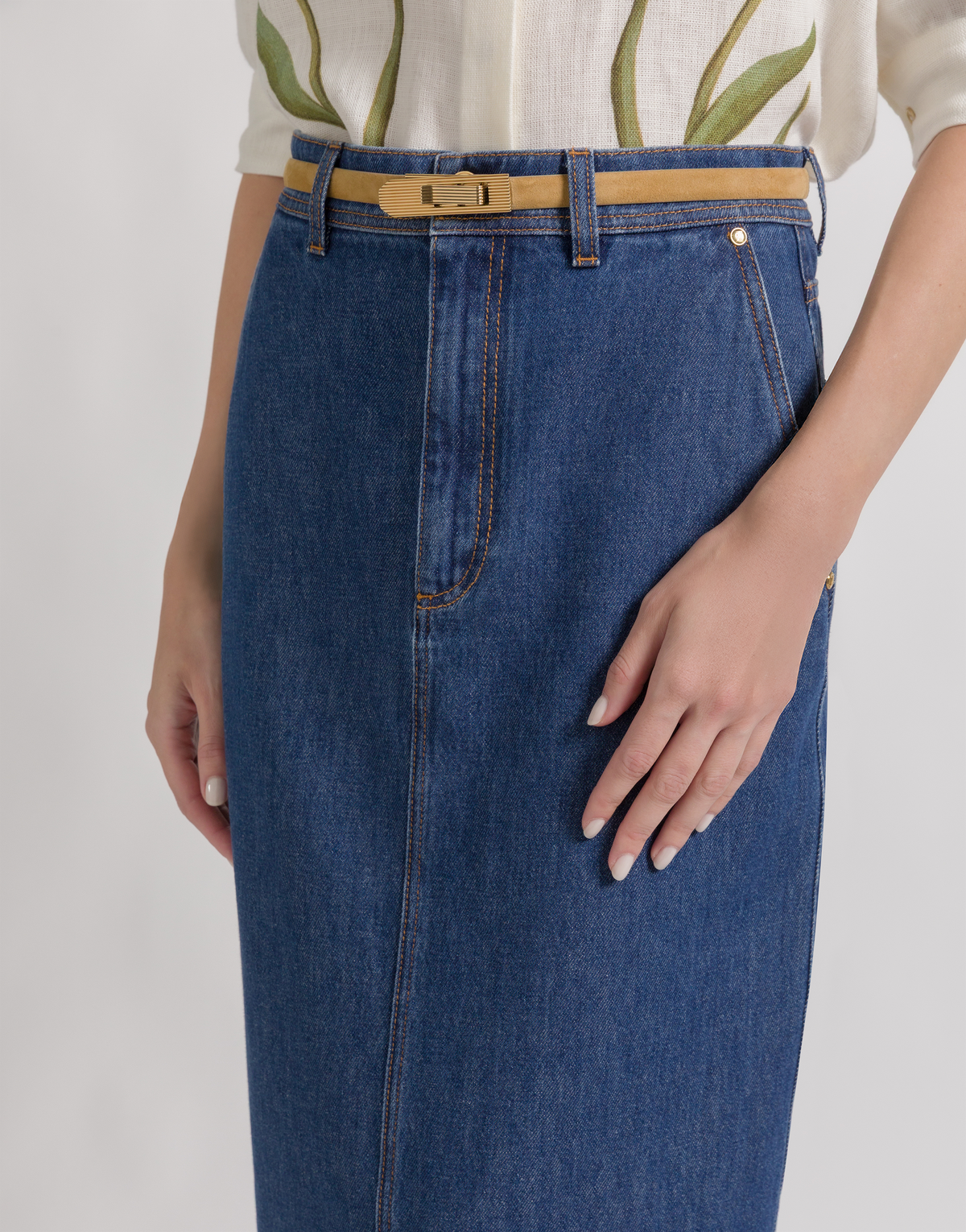 Ceinture en daim avec boucle dorée - Beige