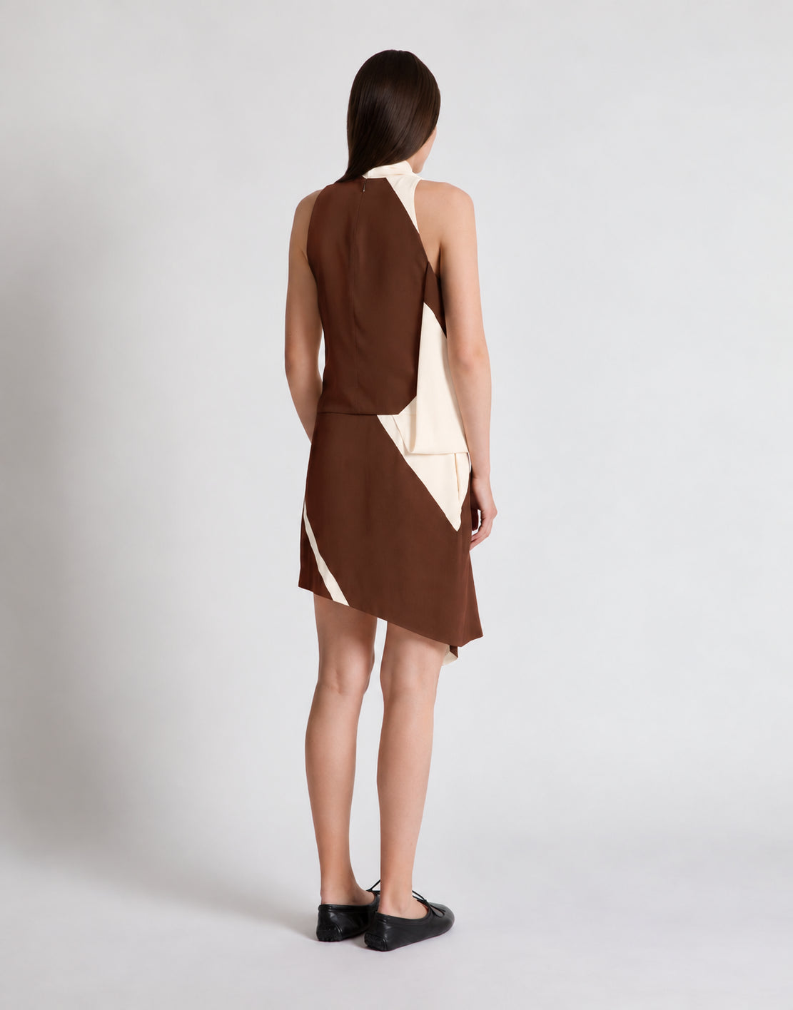 Robe courte asymétrique à imprimé graphique  - Brown