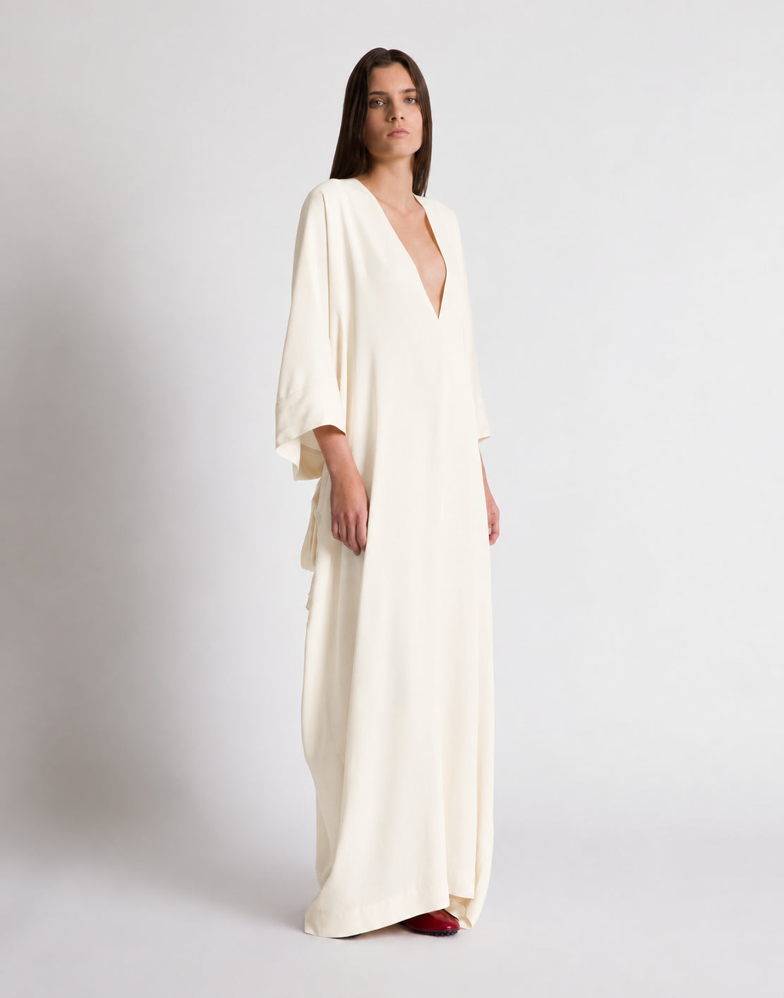 Longue robe caftan avec large encolure en V  - Ivory