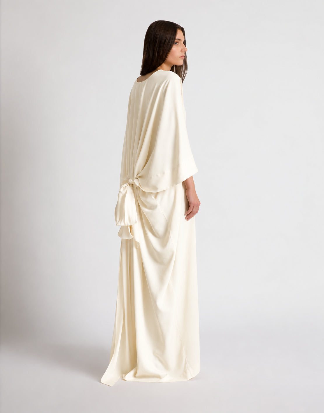 Longue robe caftan avec large encolure en V  - Ivory