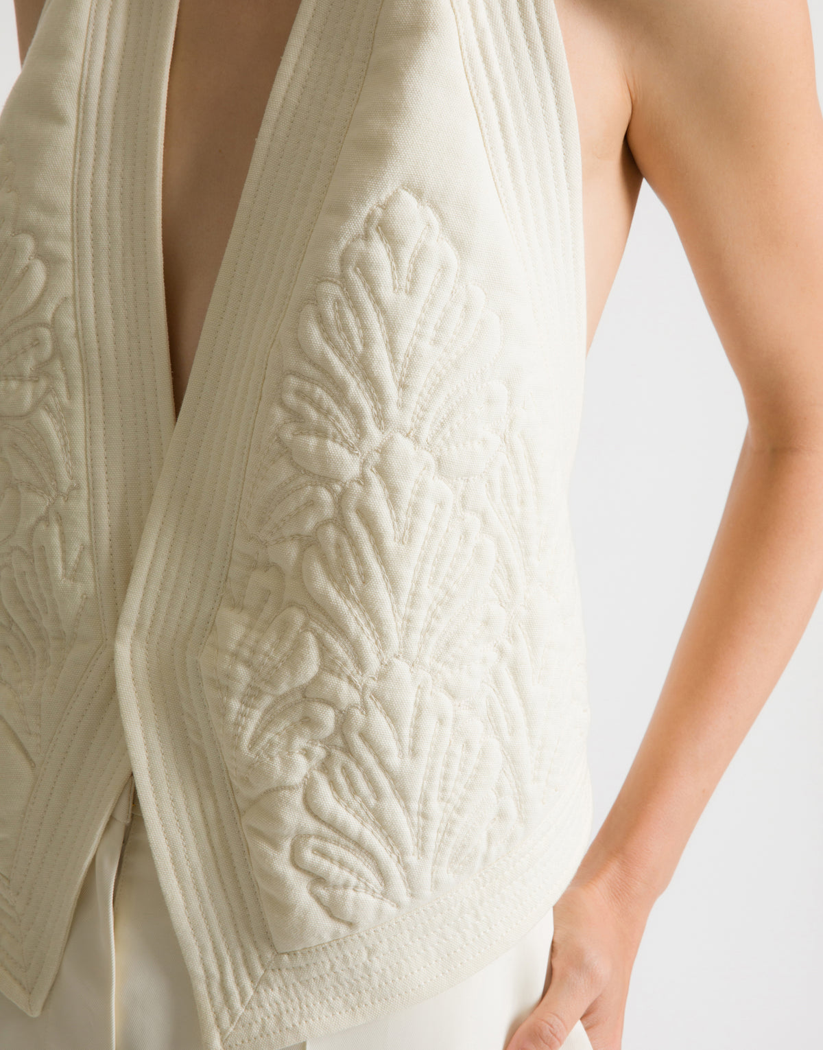 Gilet brodé avec dos nu - Ivory