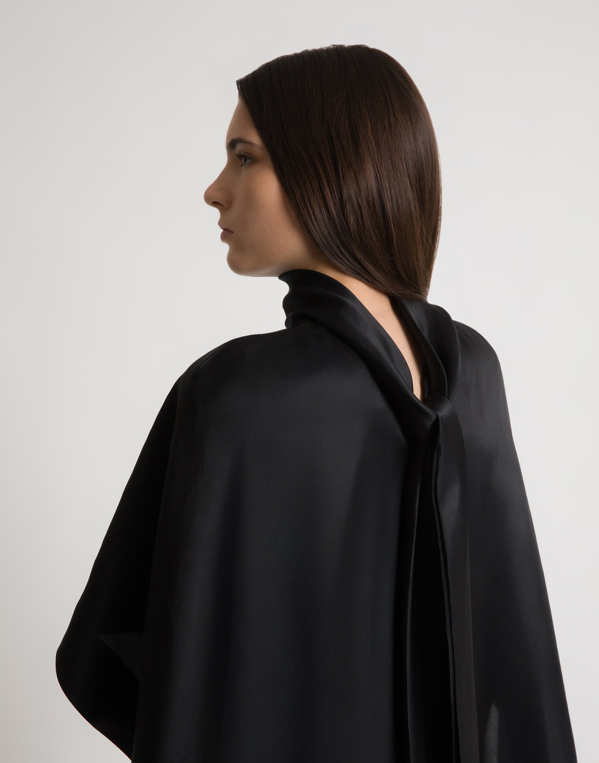 Haut à capuche en soie - Black