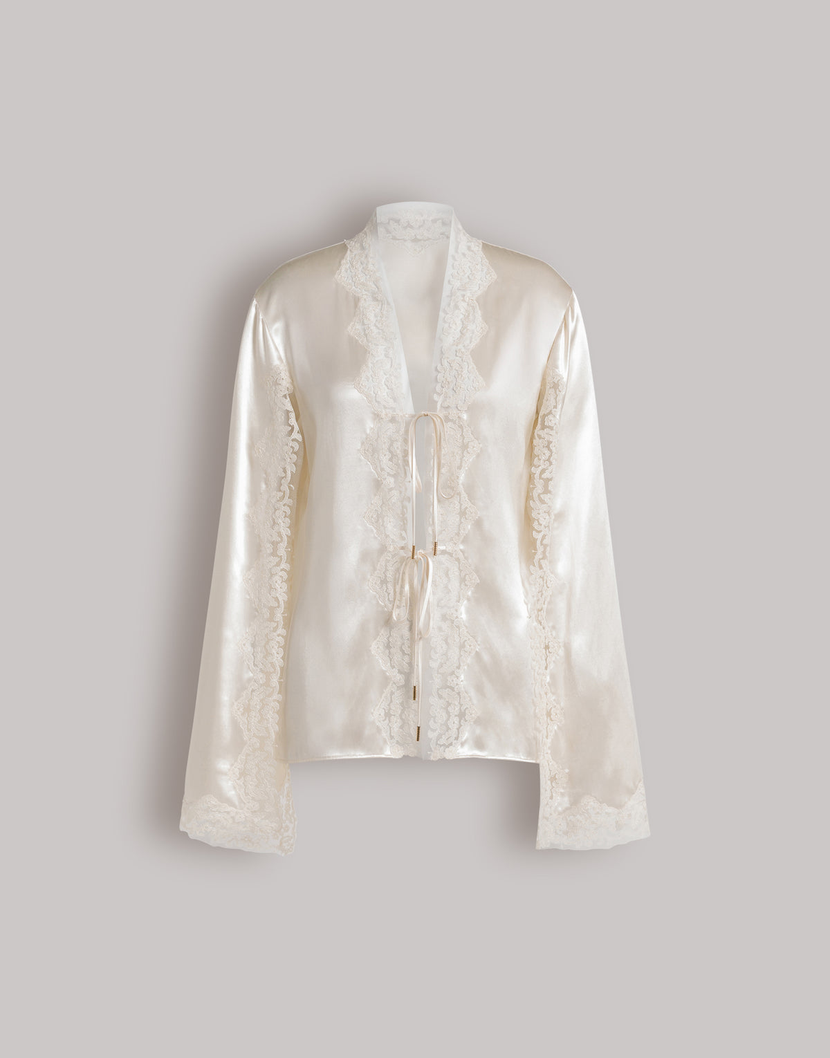 Blouse en satin à manches cape - White