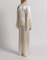 Blouse en satin à manches cape - White