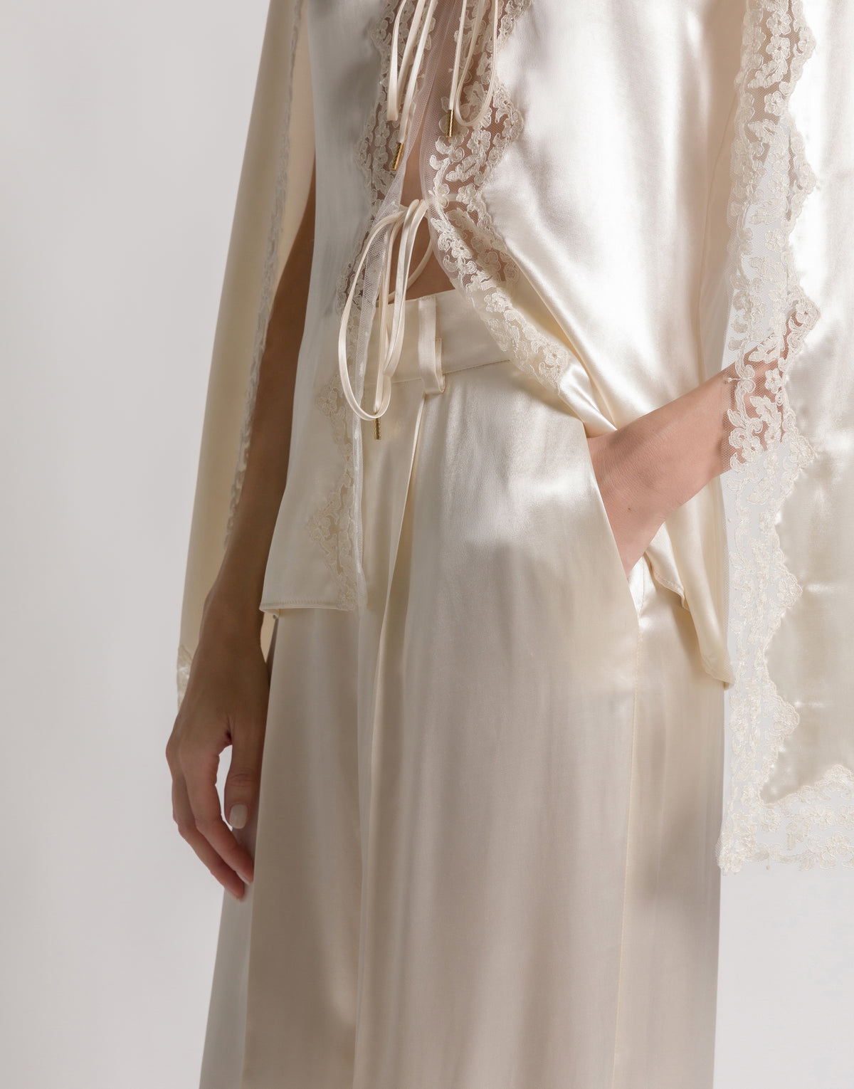 Pantalon en satin brillant - White