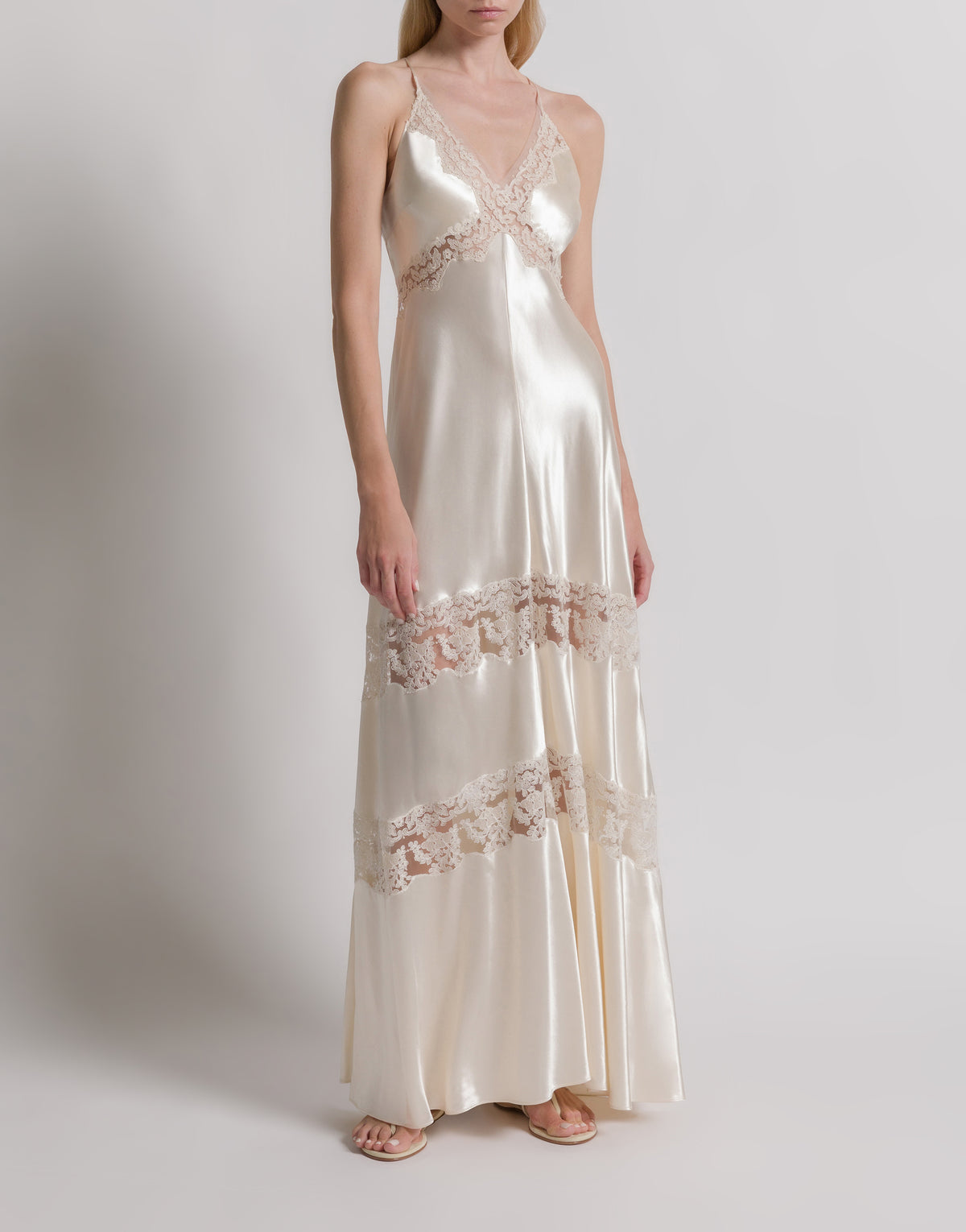 Robe en satin avec empiècements en dentelle - White