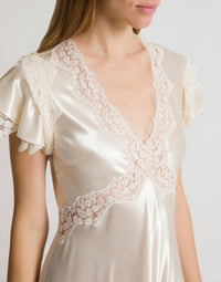 Robe en satin avec manches en dentelle - White