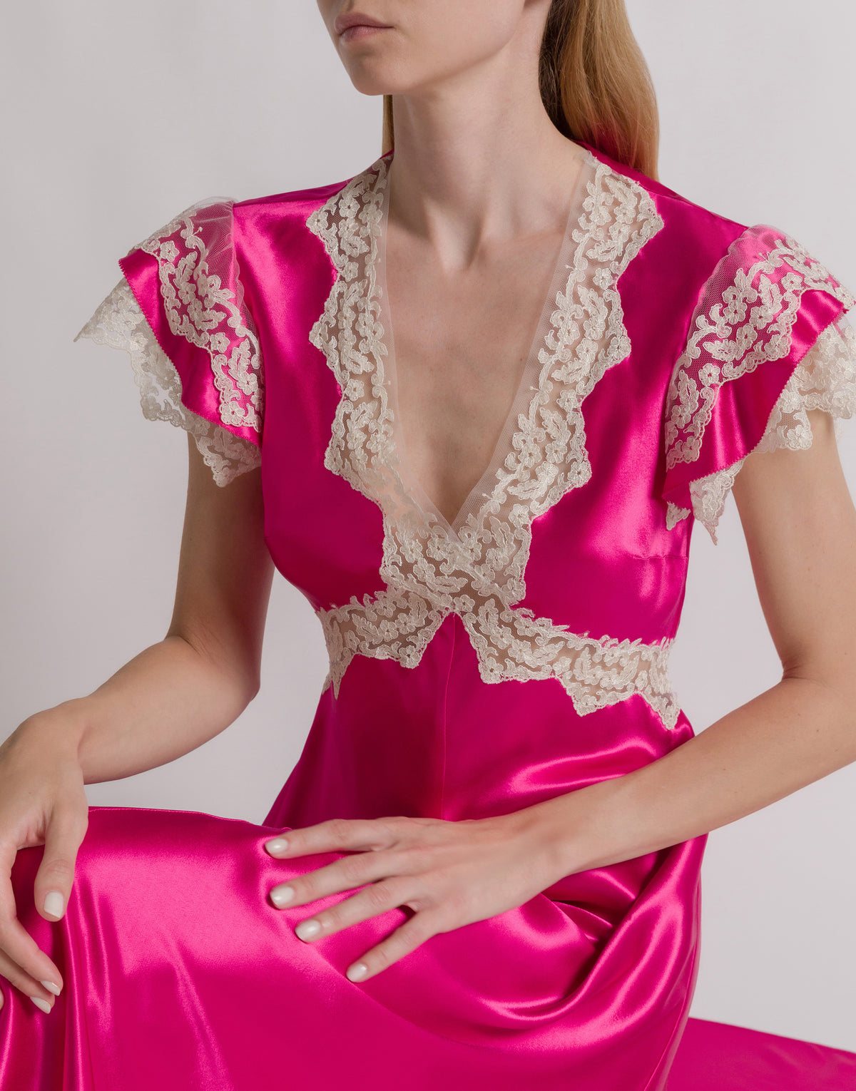 Robe en satin avec manches en dentelle - Fucsia