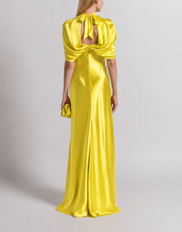 Robe de soirée en satin avec manches cape - Yellow
