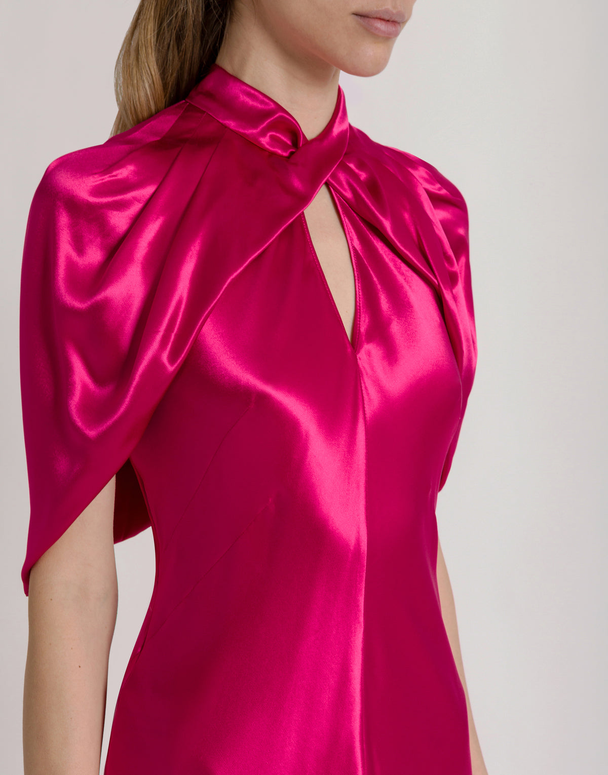 Robe de soirée en satin avec manches cape - Pink