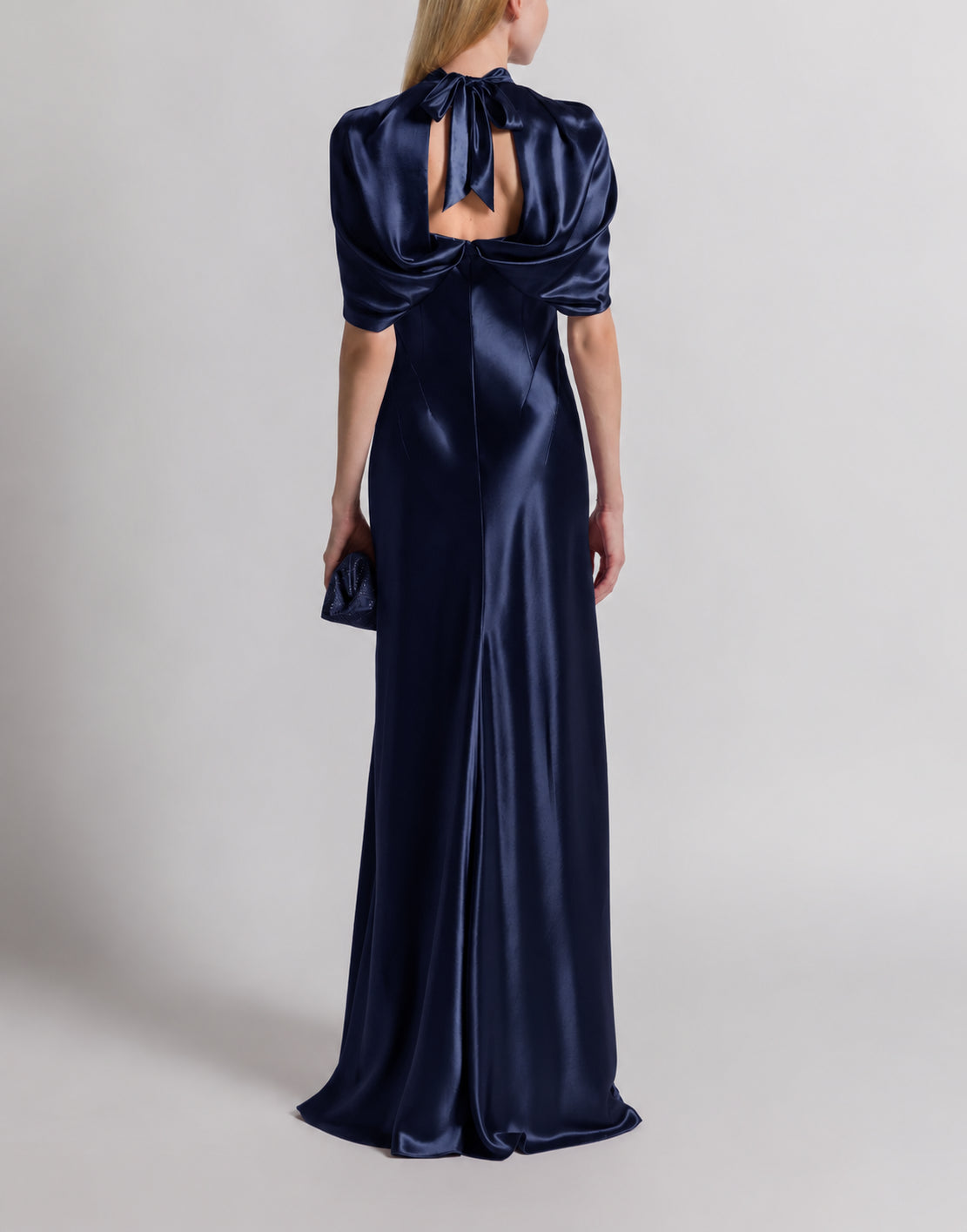 Robe de soirée en satin avec manches cape - Blue