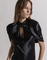 Robe de soirée en satin avec manches cape - Black