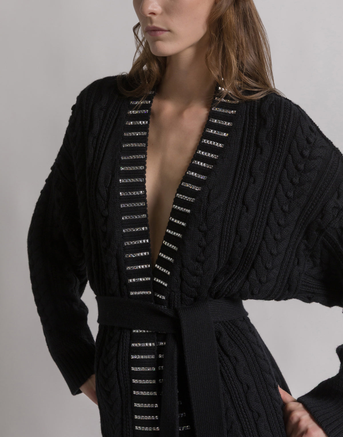 Cardigan en tricot d'Aran avec garniture en cristal baguette  - Black