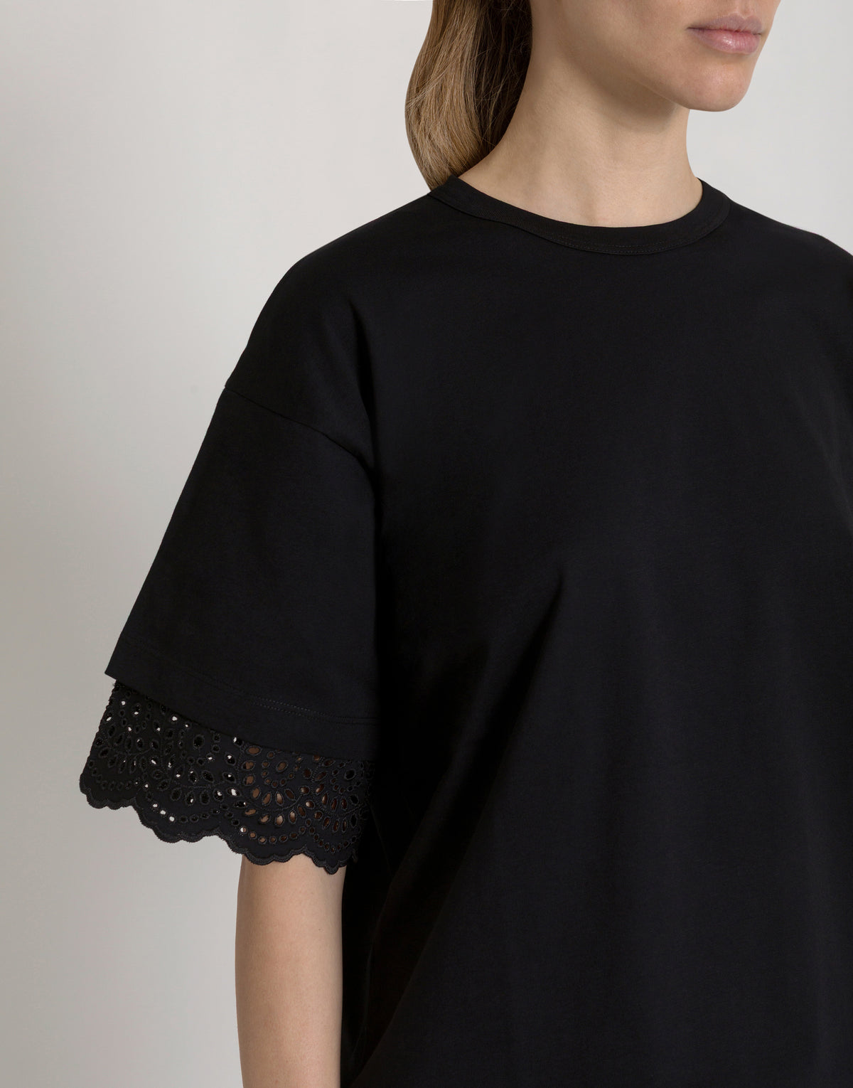 T-shirt à manches en dentelle San Gallo  - Black