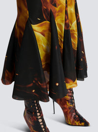 Jupe midi drapée imprimée feu en soie - Noir, Jaune Vif & Orange Vif