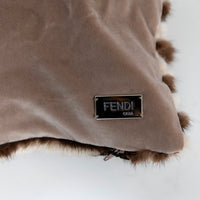 Coussin en fourrure à rayures - Marron & Crème