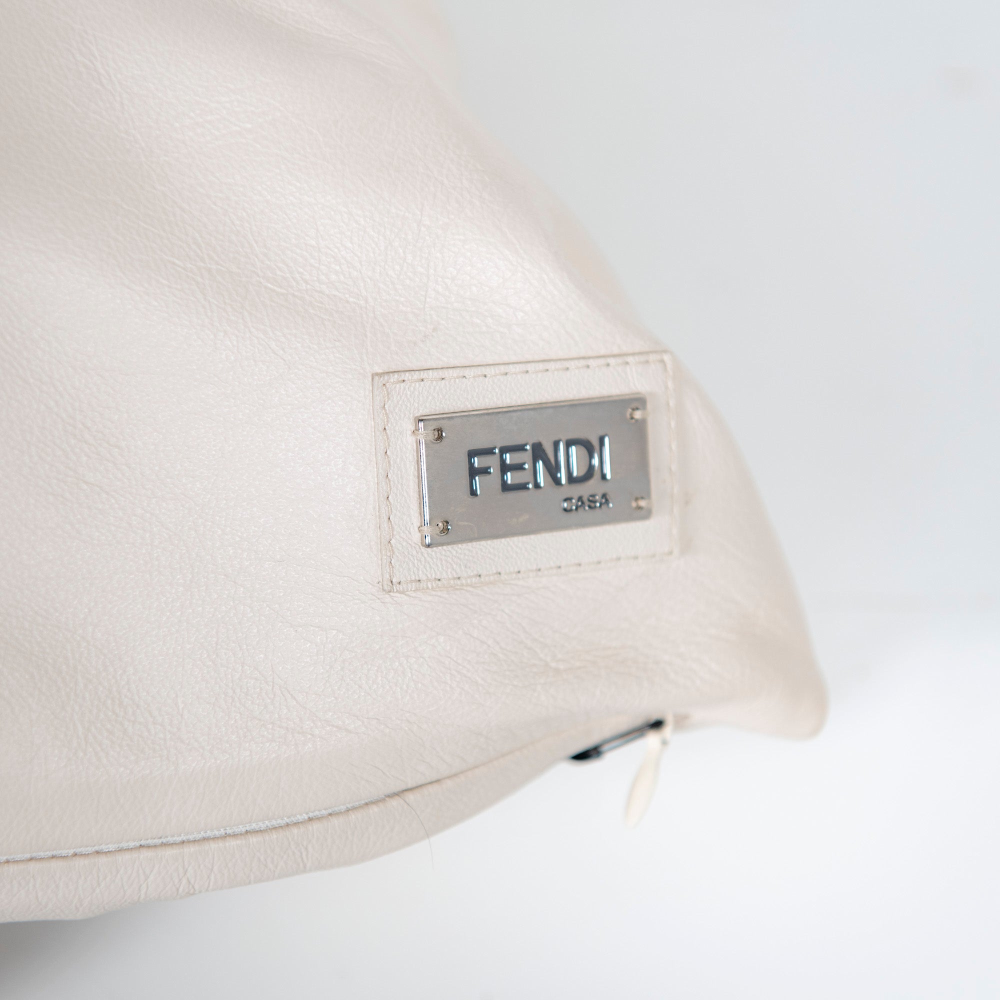 Coussin décoratif en cuir à bande de fourrure - Beige