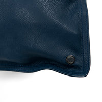 Coussin rectangulaire en cuir à texture granulée - Bleu