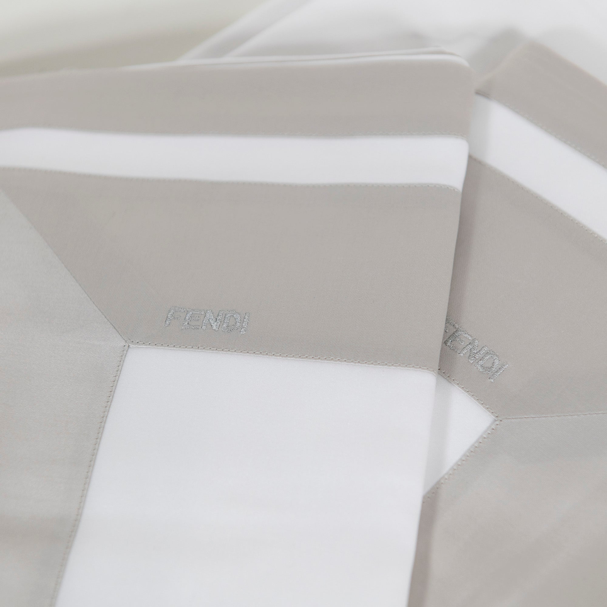 Parure de lit en soie et coton à motifs géométriques - Blanc