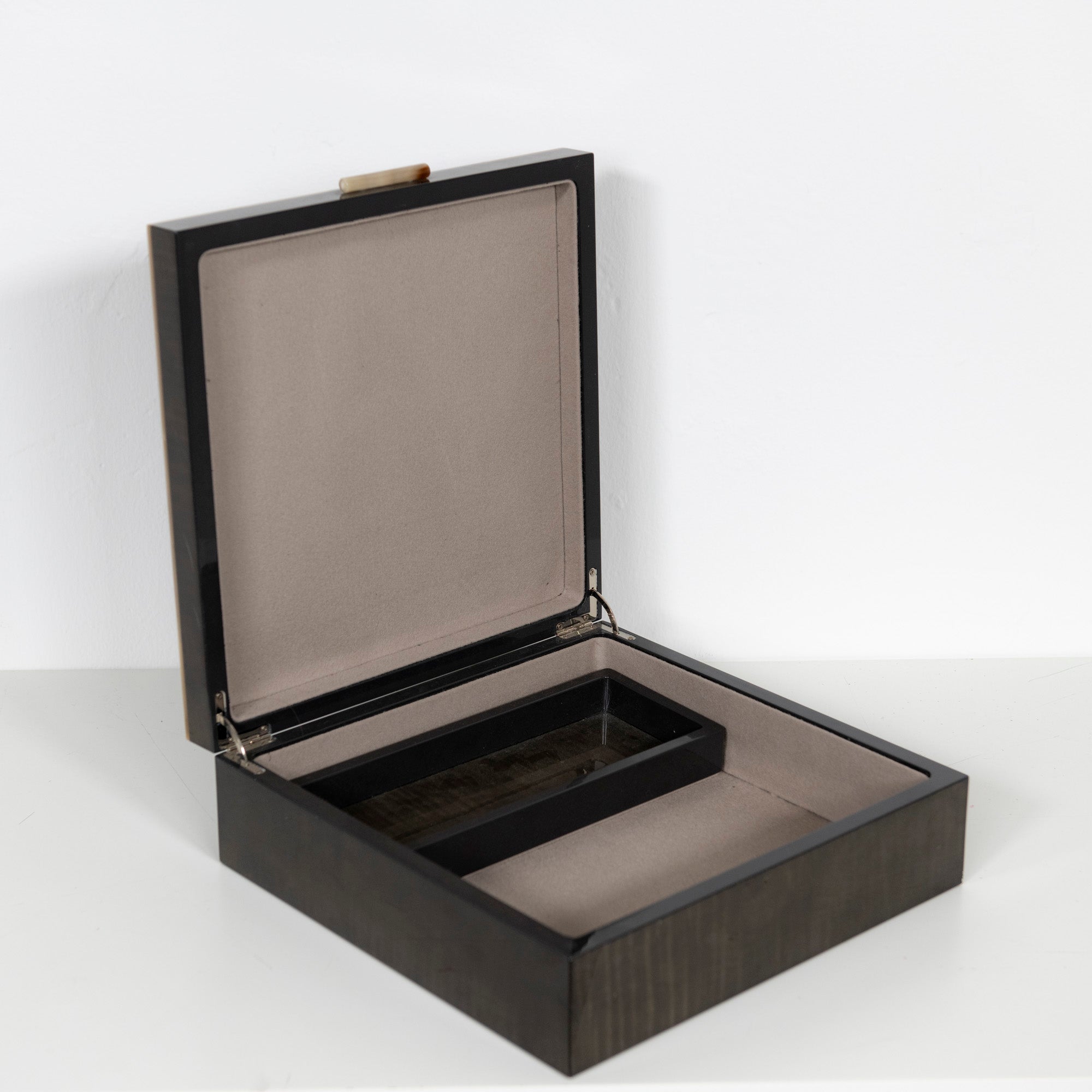 Boîte à bijoux carrée en bois à finition lustrée - Marron