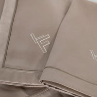 Parure de lit avec bordure décorative - Marron