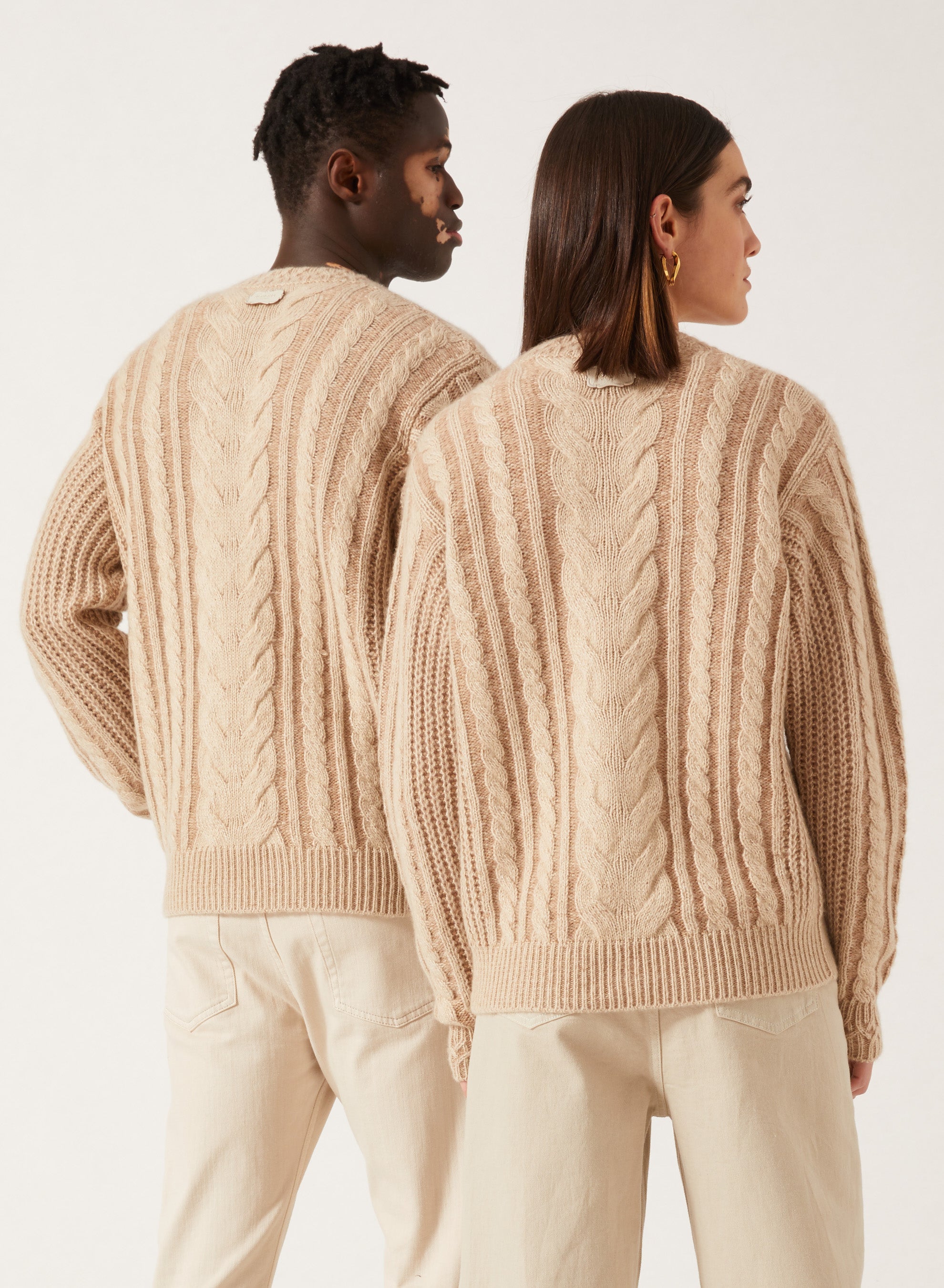 Ivory & Camel_1QTY // Pull à maille torsadée et finitions côtelées en laine - Ivory & Camel