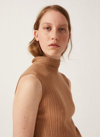 Camel_1QTY // Top sans manches col lavallière côtelée en laine - Camel