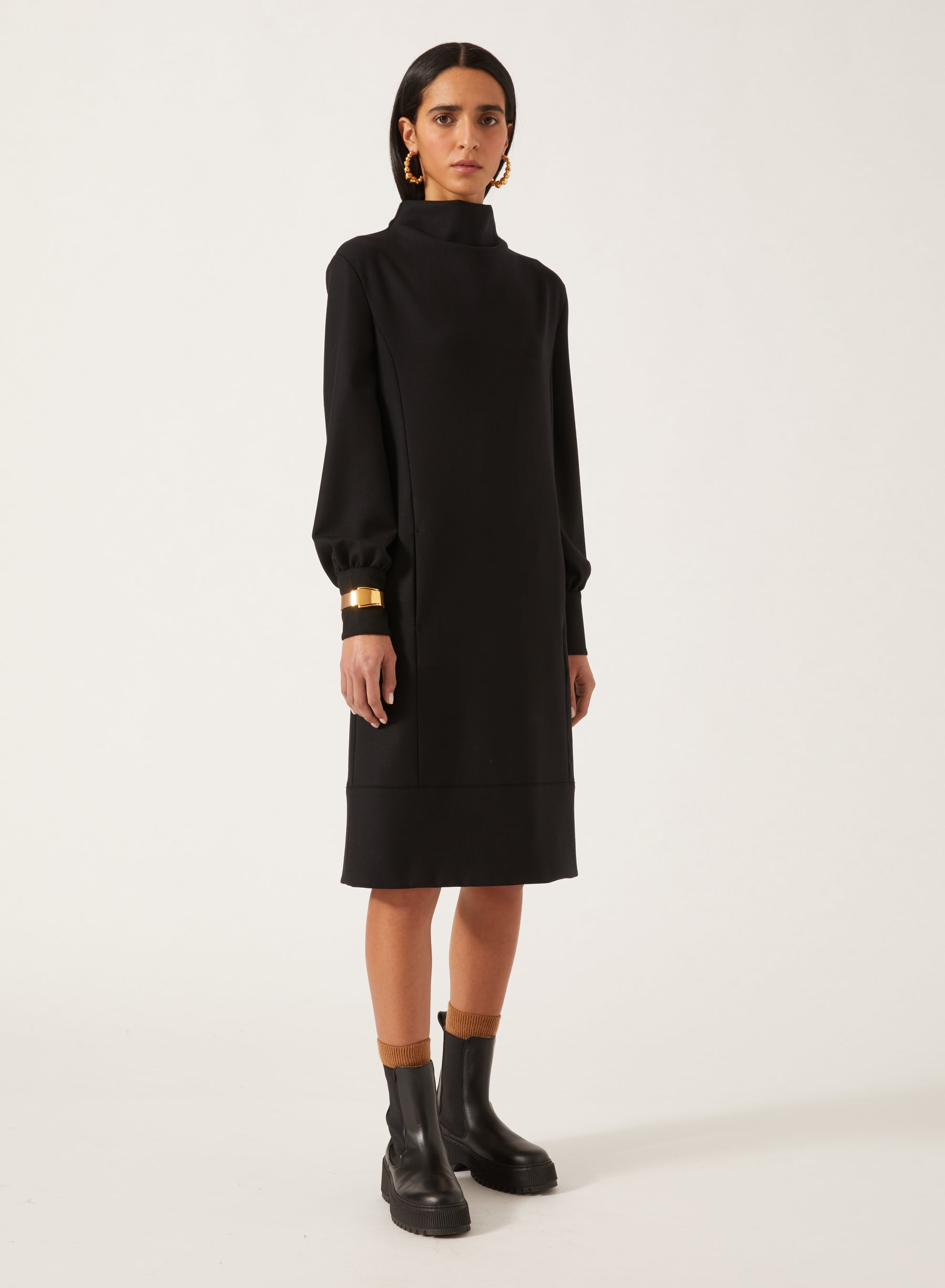 Black_1QTY // Robe droite col montant et bande contrastante en laine - Black