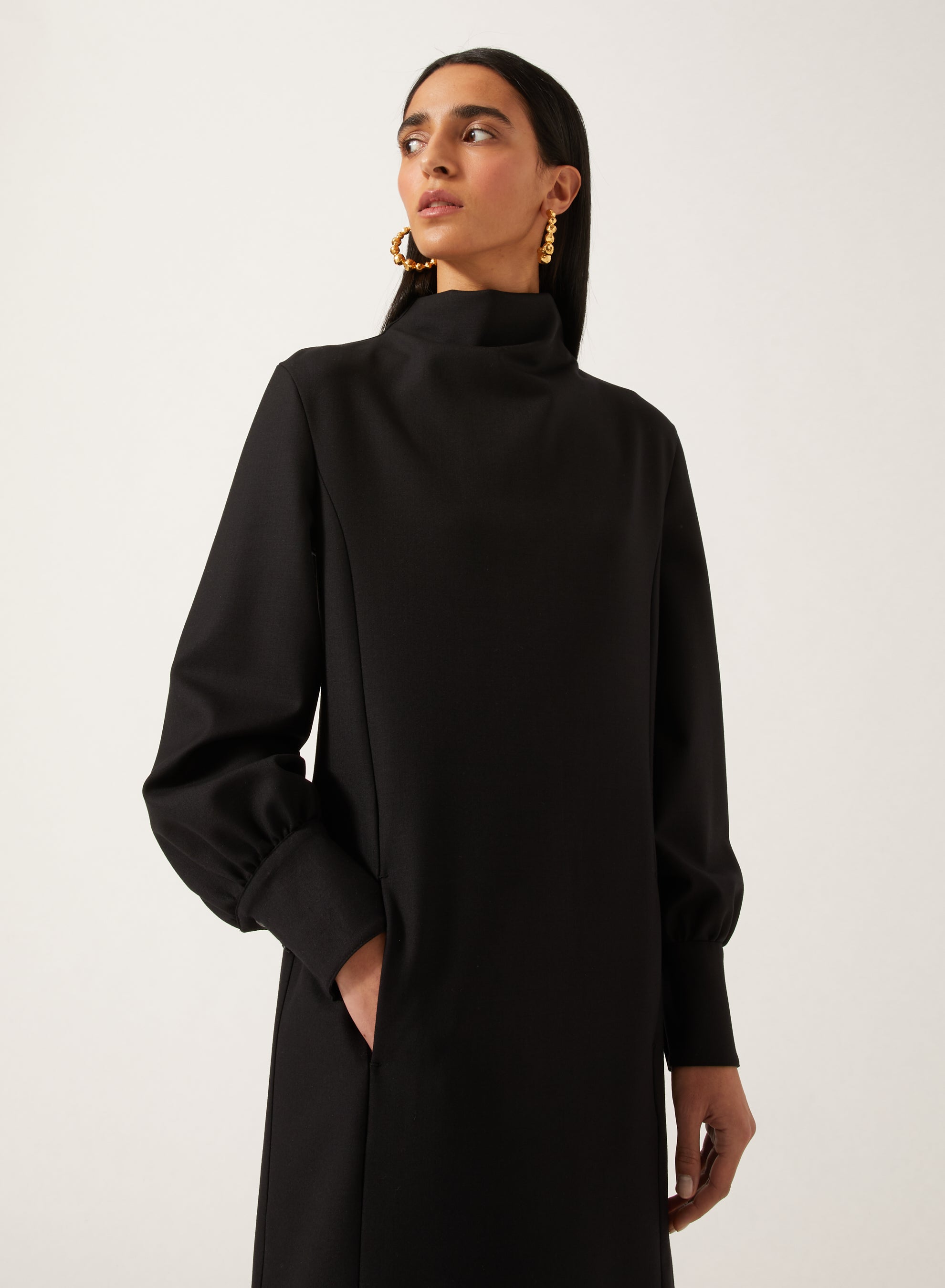 Black_1QTY // Robe droite col montant et bande contrastante en laine - Black